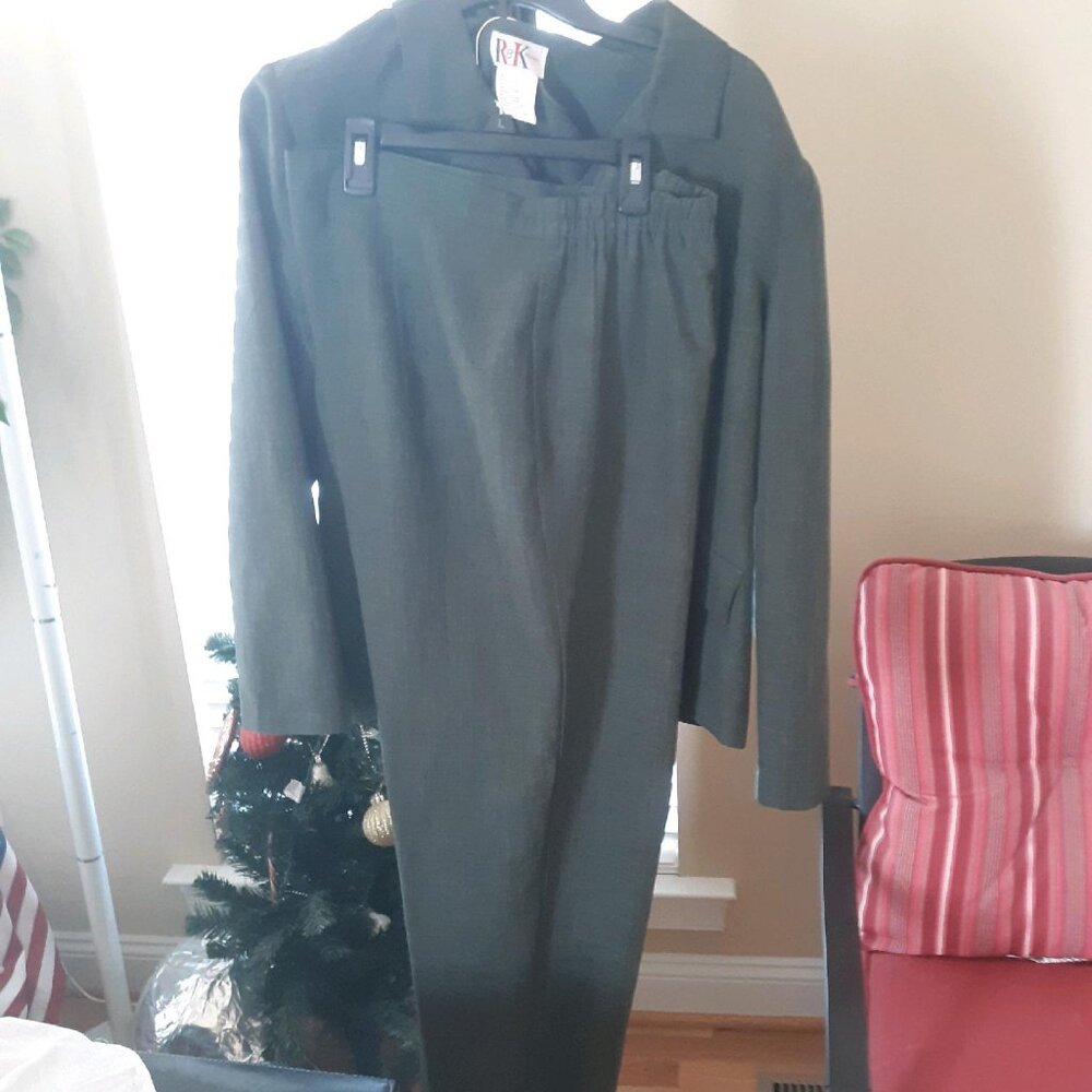 Women's Two-Piece Top Jacket & Pant Set by R & K Originals Size 18